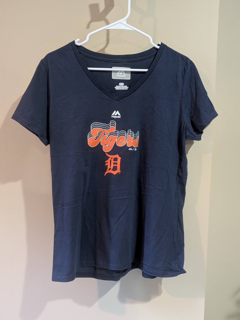 Detroit Tigers V-Neck Tee with Orange Logo Women's New Without Tags